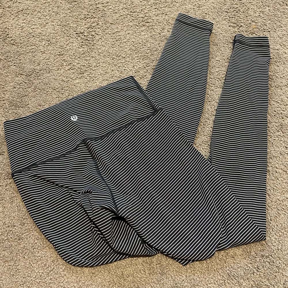 Lululemon Wunder Under| size 6 | 28” | Dark Gray & Light Pink striped | Luxtreme